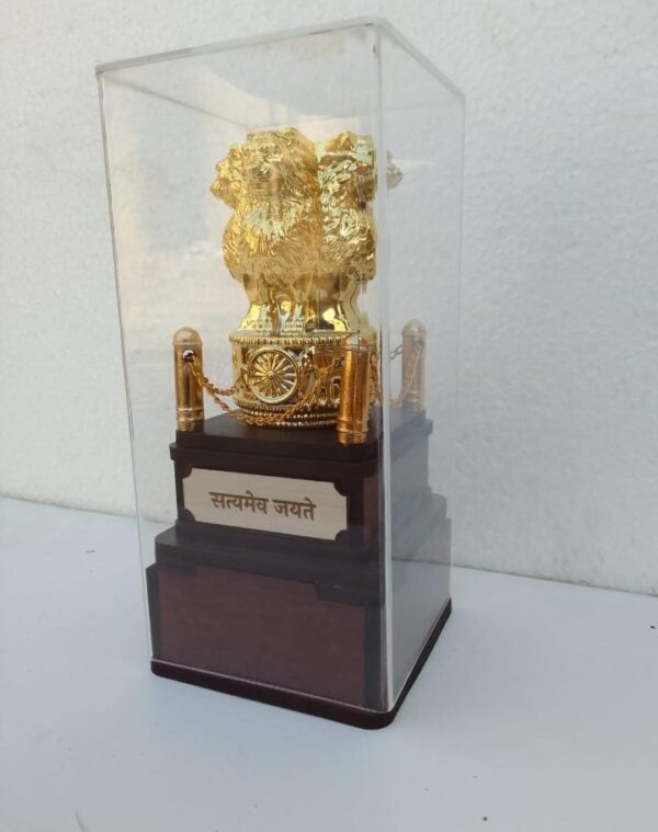 WhatsApp Image 2025-10-12 at 11.40.54 PM (1) Diamond Cut Clear Glass Trophy